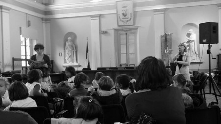 Emanuela Nava incontra i bambini in gita ad Avventure di Carta 2014